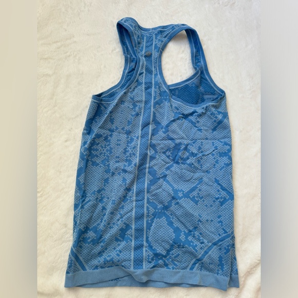 Lululemon tank top - Picture 2 of 3